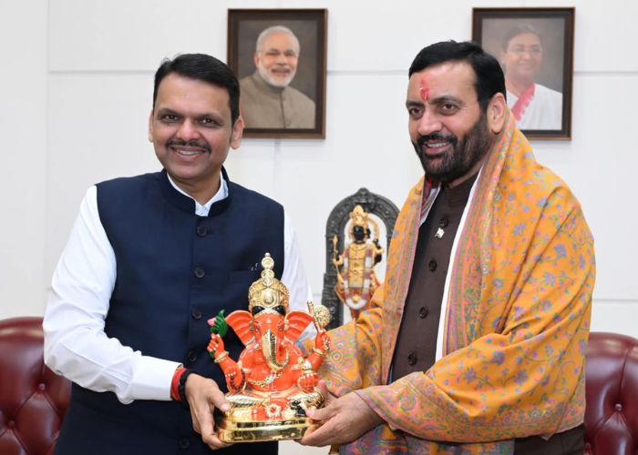 CM नायब सैनी ने महाराष्ट्र के सीएम फडणवीस से की मुलाकात, जानें किंन अहम मुद्दों पर हुई चर्चा